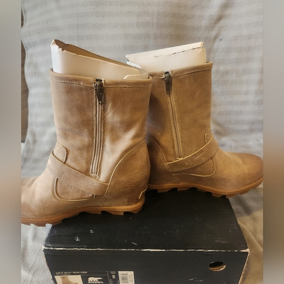 Sorel Joan Of Artic II Tan Winter Boots with Rugged Treaded Sole - Picture 9 of 9